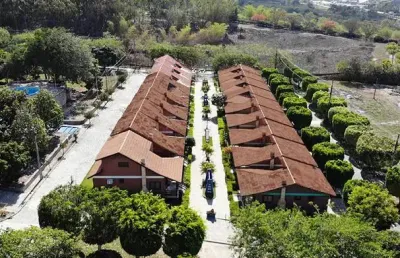 Vendo casa em gravatá, com 3 quartos e mesanino no prive mont serrat