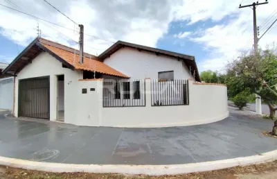 Casa padrão com 3 dormitórios em residencial samambaia, são carlos