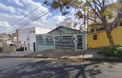 Casa padrão para alugar no centro de são carlos - amplo imóvel com 3 dormitórios e 2 garagens cobertas!