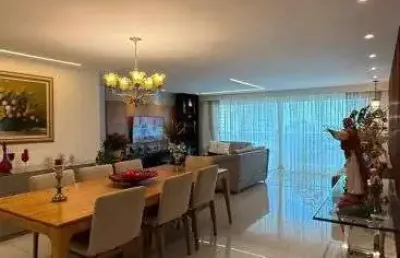 Imóvel para venda tem 205 metros quadrados com 3 quartos