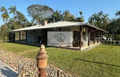 Sítio com 20.000 m², com uma linda residencia, frente para o asfalto, escriturada, em pirabeiraba