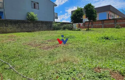 Terreno espaçoso em localização privilegiada  perfeito para construir ou investir