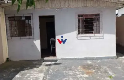 Confira essa oportunidade  casa com terreno plano no pinheirinho.