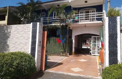 Casa com 389m  total construidos averbados, 3 quartos, 1 suíte,  em santa felicidade