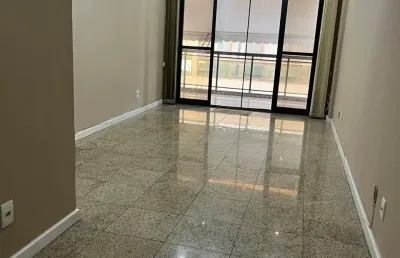 Apartamento de fundos - 2 quartos uma quadra da praia