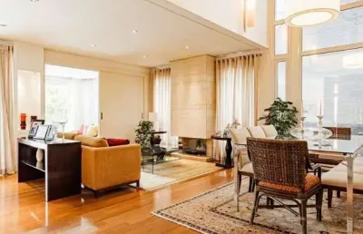 Linda casa com vista panorâmica para mata e nascer do sol