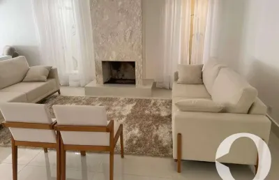 Linda e totalmente reformada com 4 amplas suítes, living para 3 ambientes, escritório, lazer completo, em excelente localização no condomínio