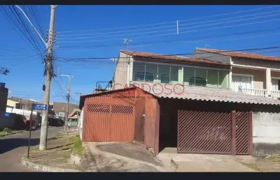 Sobrado, esquina , 5 quartos, varanda. samambaia sul  d207
