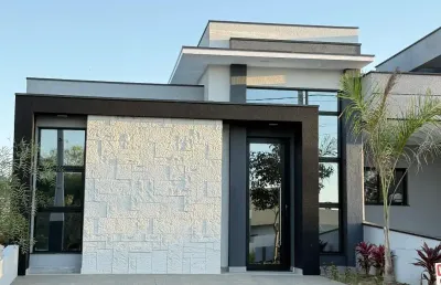 Casa térrea com piscina, 3 suítes, gourmet e pé-direito alto em condomínio fechado – zona norte de sorocaba