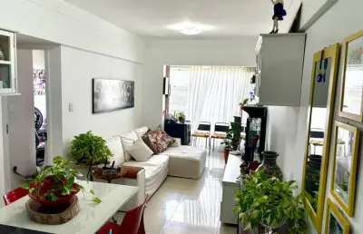 Lindo apartamento em andar alto,ventilado e com vista para natureza.
