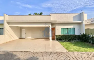 Casa semimobiliada com 3 suítes, escritório, piscina em condomínio fechado!