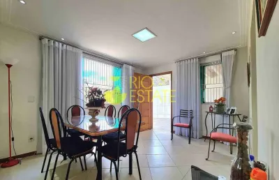 Casa  linear, 3 quartos com suíte, piscina e sauna, estrutura para 2º andar, jardim veneza, volta r