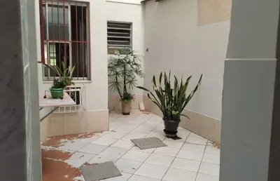 Apartamento térreo, totalmente reformado com área privativa
