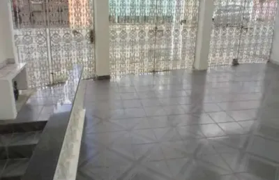 Descubra o prazer de viver em uma casa espaçosa e acolhedora, localizada no coração da vila luzita, em santo andré. com 225m² de área útil, este imóvel foi pensado para proporcionar conforto e bem-est