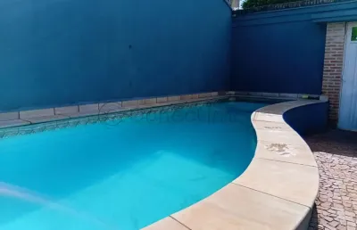 Casa de 265m² com 03 quartos disponível para venda e locação - jardim califórnia.