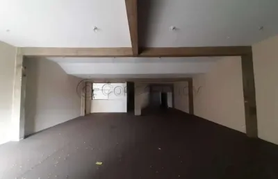 Salão comercial de 199m² com 03 banheiros para locação - vila brasil