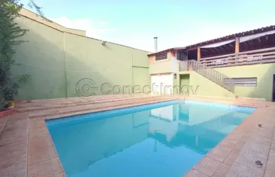 Casa padrão de 450m² com 3 quartos sendo 01 suíte para locação e venda - jardim centenário
