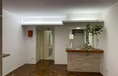 Lindo apartamento reformado, conjugado com 1 dormitório em excelente região !