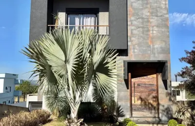 Casa a venda -  residência de alto padrão – terras alphaville - jardim carvalho - 3 suítes amplas (sendo uma master com closet)