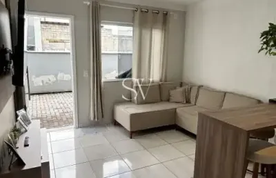 Sobrado a venda de 02 dormitórios com sacada no bairro forquilhas em são josé-sc