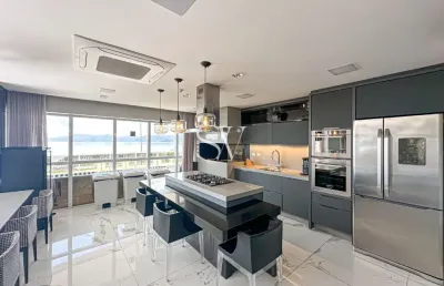 Apartamento alto padrão com 03 dormitórios sendo 03 suítes no estreito/ florianópolis, sc
