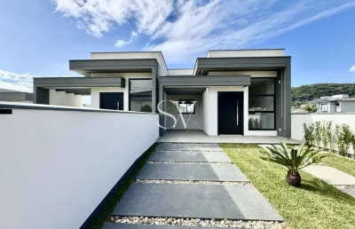Casa padrão com 03 dormitórios sendo 01 suíte no alto aririú/ palhoça, sc