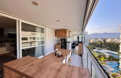 All time com vista para o mar, $800 mil a baixo do preço.