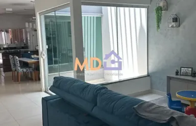 Casa com 3 quartos à venda no Jardim Europa, Uberlândia 