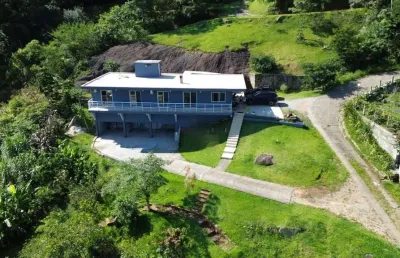 Excelente casa térrea na costa do macacu, em garopaba/sc.
