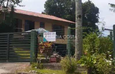 Bela casa com vista no bairro praia do siriu-garopaba/sc
