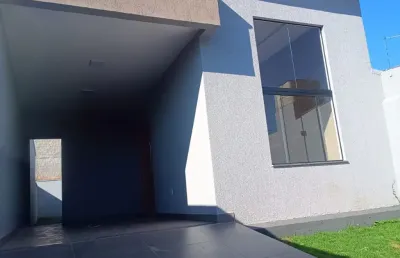 Lindissíma casa 3 quartos sendo 1 suíte pé direito alto