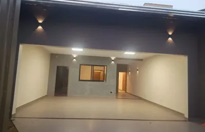 Belíssima casa 3 qts.  1 suíte, sala de estar e pergolado pé direito alto