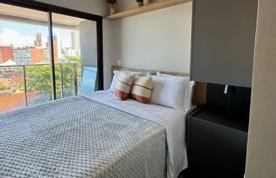 Studio mobiliado à venda com vista para a praia da barra e o farol