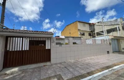Alugo belíssima casa com 03dormitórios em candelária em natal/rn.