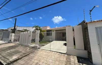 Vendo belíssima casa com 03 dormitórios no bairro de neópolis em natal/rn.