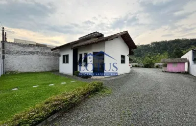 Casa com terreno amplo no jaraguá 99 - jaraguá do sul