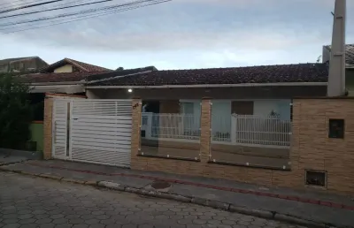 Casa no centro da cidade, a poucos metros do mar! por apenas 679 mil