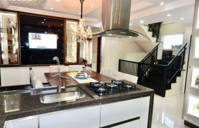 Sobrado com 3 dormitórios à venda, 310 m² por r$ 1.100.000,00 - sítio cercado - curitiba/pr