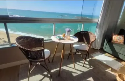 Lindo apartamento de 02 quartos em itapuã com varanda vista deslumbrante para o mar..