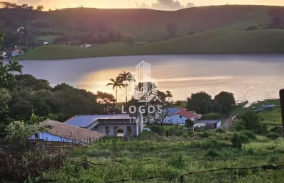 Granja na região do bairro grama de porteira fechada e com jet sky
