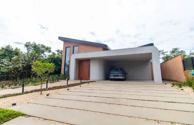 Casa de condomínio em senador canedo, com 4q, piscina, cinema e mais