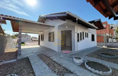 Casa com suíte e amplo quintal no bairro dos estados