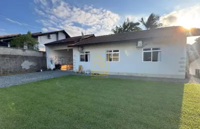 Casa com amplo quintal em região livre de enchentes
