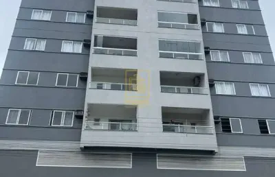 Apartamento com suíte e sacada próximo ao centro de indaial
