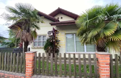 Residência com 3 dormitórios e amplo quintal em timbó