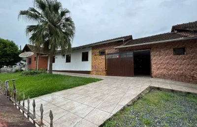 Casa de esquina com kitnets para renda extra em timbó
