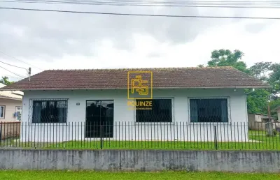 Casa com edícula e amplo terreno no bairro araponguinhas