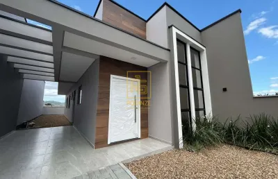 Casa bem localizada e com pé direito duplo em indaial