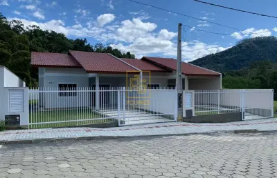 Casa com 2 dormitórios e área de festa em rio dos cedros
