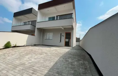 Sobrado com 3 dormitórios e amplo quintal em indaial